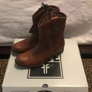 Frye Melissa button short
